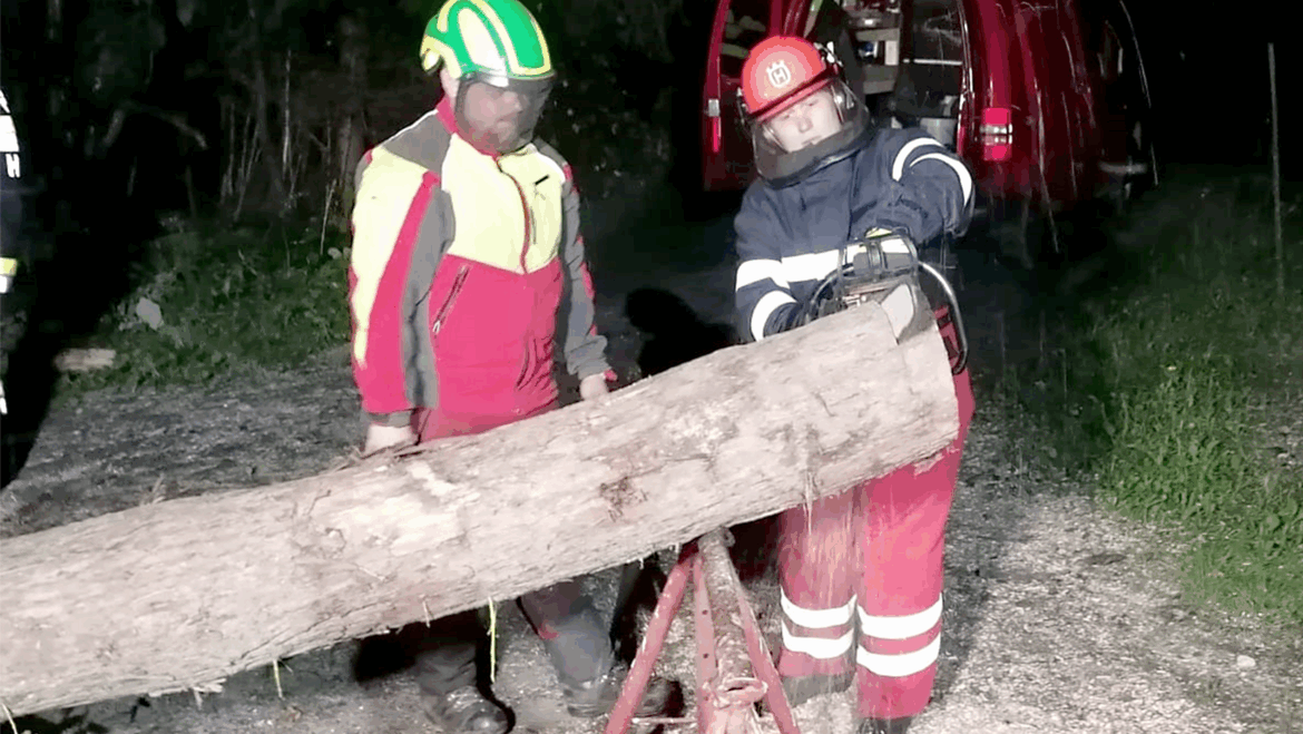 MANNSCHAFTSÜBUNG AUGUST