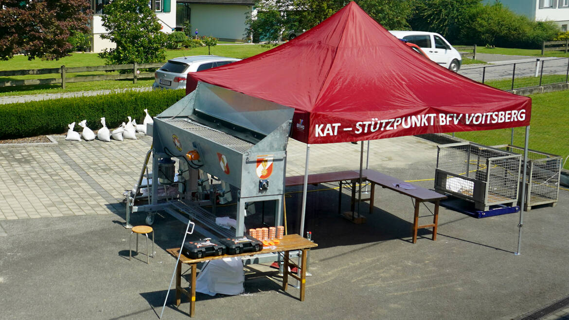 AUFRÄUMEN NACH DEN UNWETTERN