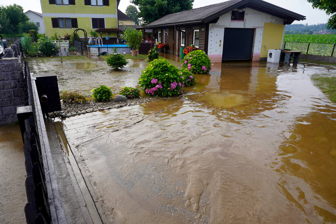 SCHWERE UNWETTER TREFFEN HALLERSDORF